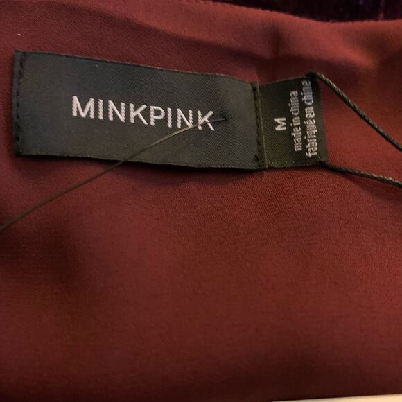 MINK PINK CRUSHED VELVET FLORAL TOP SIZE M NWT - Picture 9 of 9